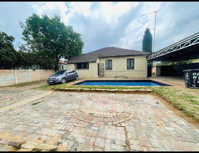 6 BEDROOM HOUSE FOR SALE IN GERMISTON STATION